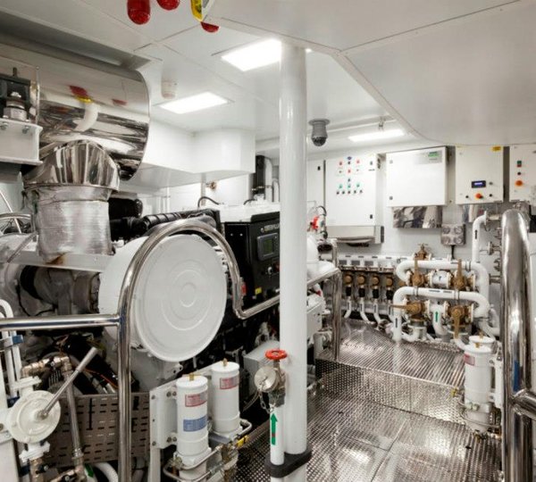 Motor Yacht ASLEC 4 - engine room