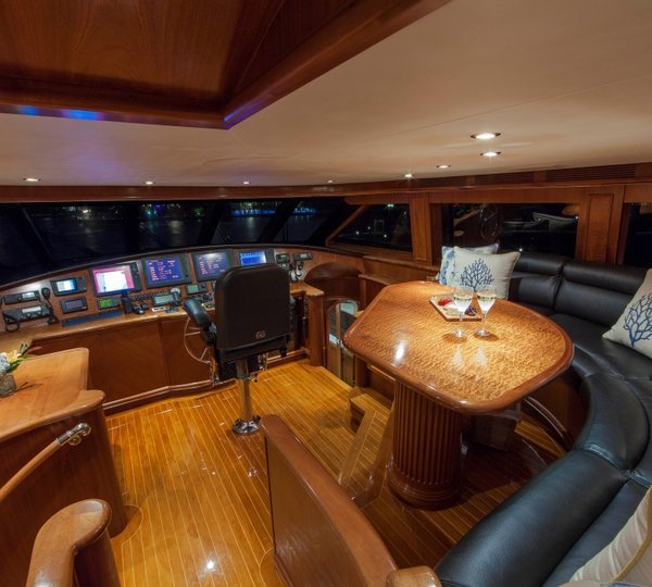 Motor Yacht ASPEN ALTERNATIVE - Pilot house