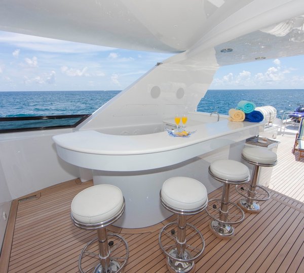 Motor Yacht ASPEN ALTERNATIVE - Sundeck bar