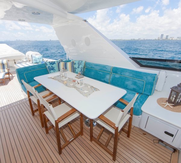Motor Yacht ASPEN ALTERNATIVE - Sundeck dining