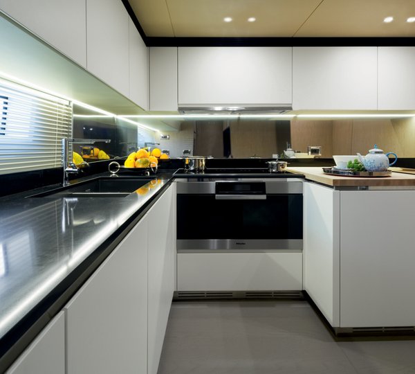 Motor Yacht Azimut Grande 95RPH -Galley