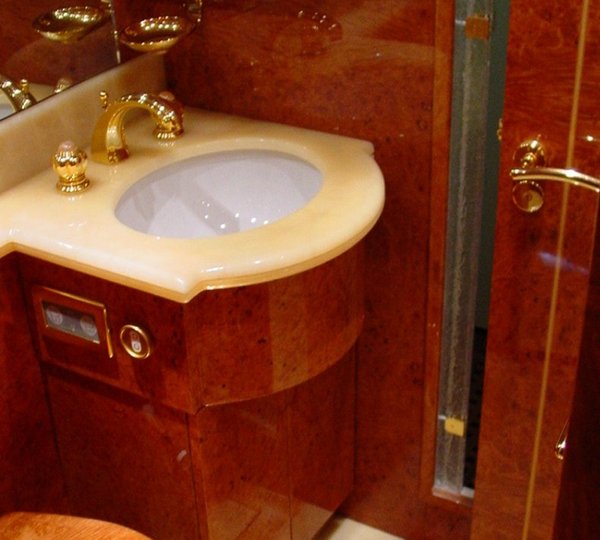 Motor Yacht BELUGA -  Guest Ensuite