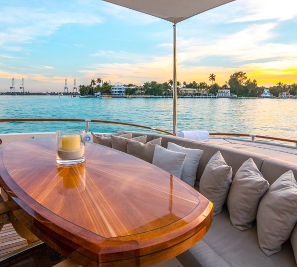 Motor Yacht CARPE DIEM - Alfresco dining