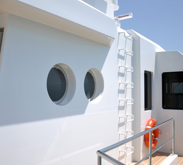 Motor Yacht CEYLAN exterior details