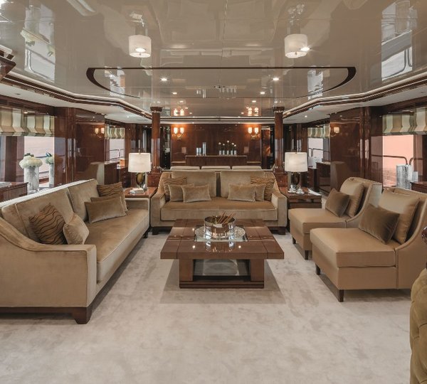 Motor Yacht CHECKMATE. -  Main Salon