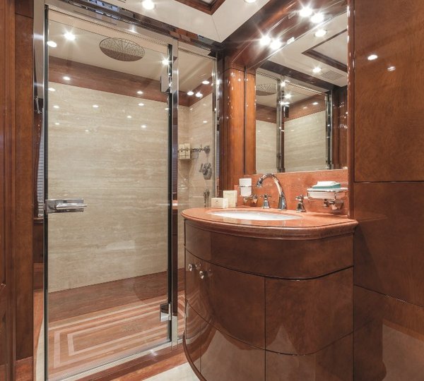 Motor Yacht CHECKMATE. -  Twin Cabin  Ensuite