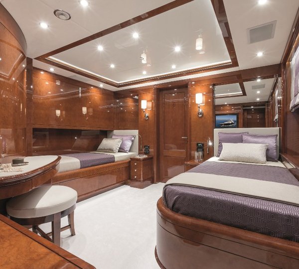Motor Yacht CHECKMATE. -  Twin Cabin