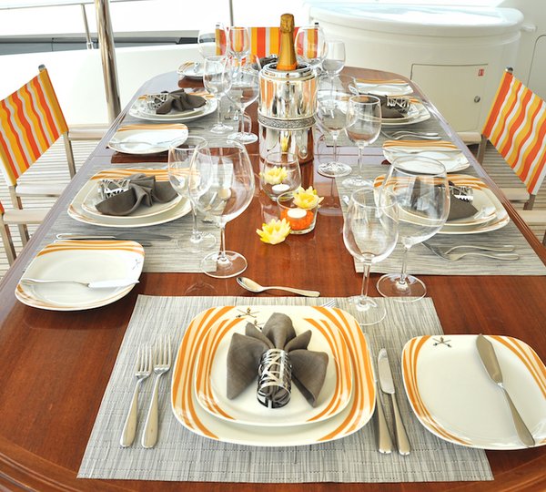 Motor Yacht CONQUISTADOR - Alfresco dining