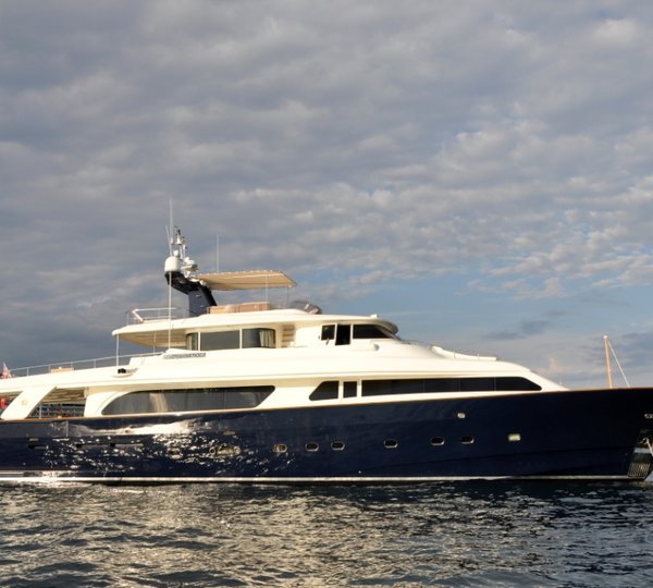 Motor Yacht CONQUISTADOR - Anchored