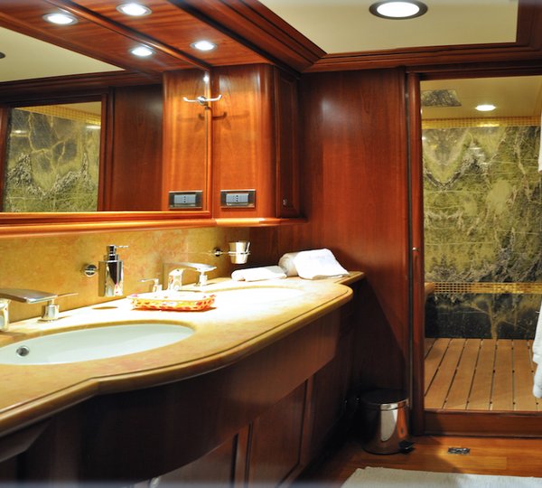 Motor Yacht CONQUISTADOR - Ensuite