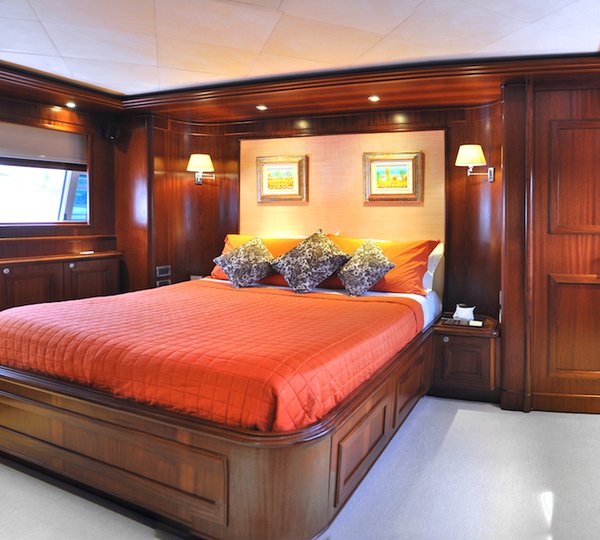 Motor Yacht CONQUISTADOR - Master cabin