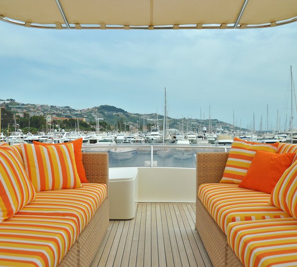 Motor Yacht CONQUISTADOR - Sundeck lounge