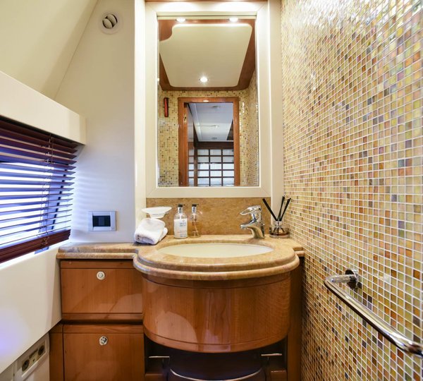 Motor Yacht DAY OFF - Ensuite