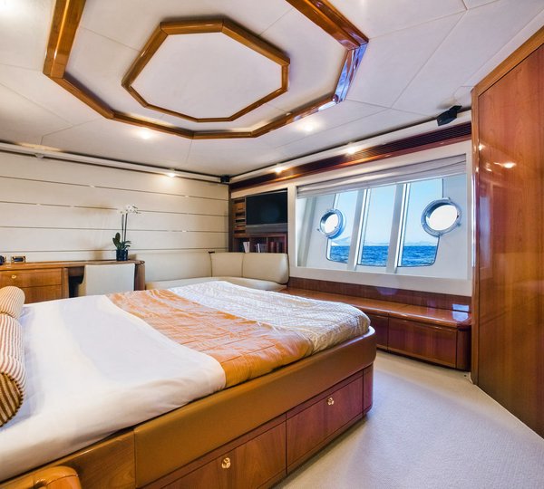 Motor Yacht DAY OFF - Master cabin