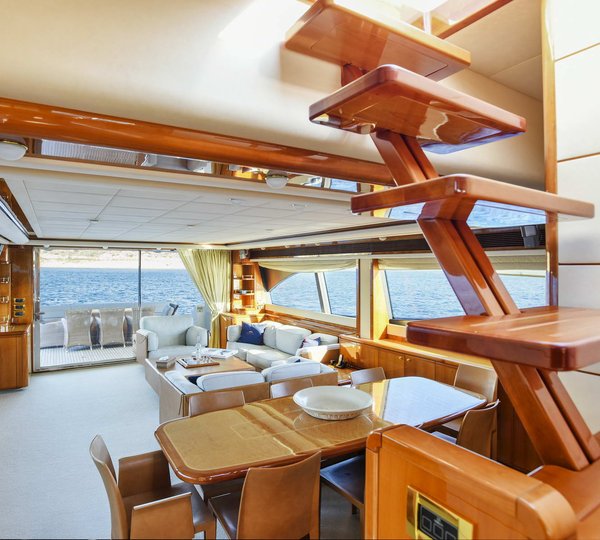 Motor Yacht DAY OFF - Salon view