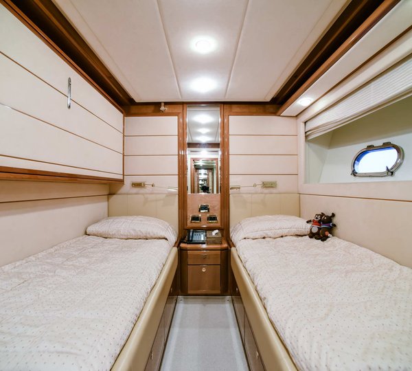 Motor Yacht DAY OFF - Twin cabin