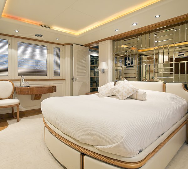 Motor Yacht DESAMIS B - Master cabin