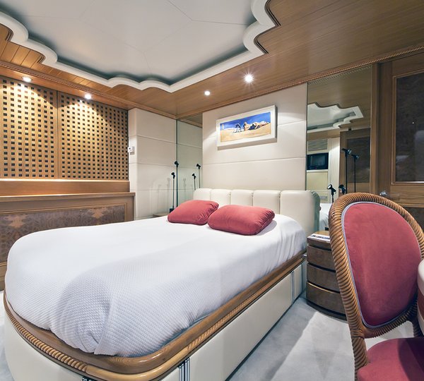 Motor Yacht DESAMIS B - VIP cabin