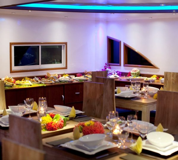 Motor Yacht DUKE OF YORK - Dining b