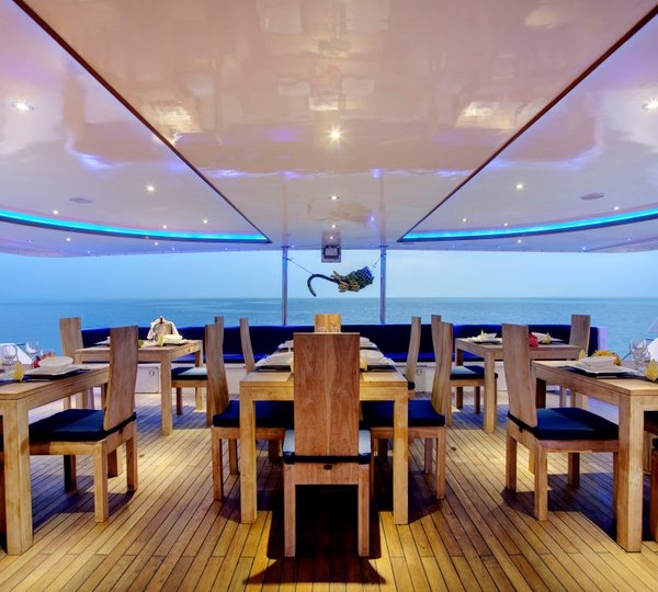Motor Yacht DUKE OF YORK - Dining