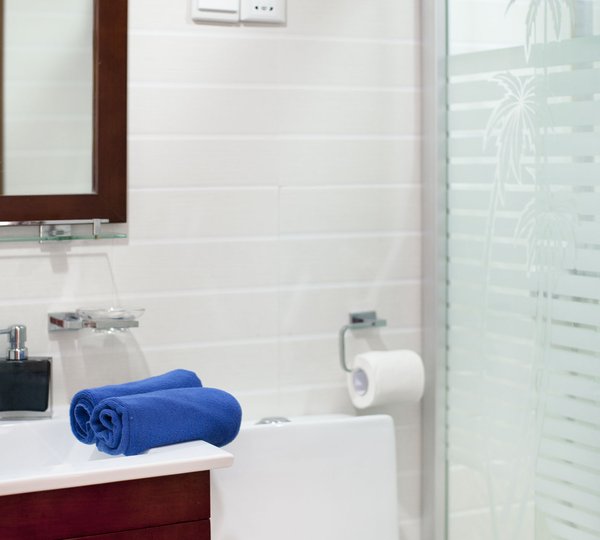 Motor Yacht DUKE OF YORK - Ensuite