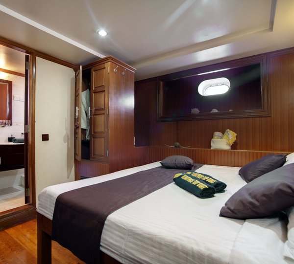 Motor Yacht DUKE OF YORK - Guest double cabin