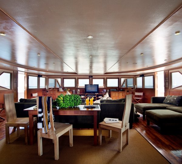 Motor Yacht DUKE OF YORK - Salon