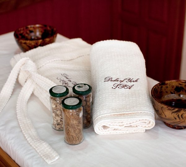 Motor Yacht DUKE OF YORK - Spa detail