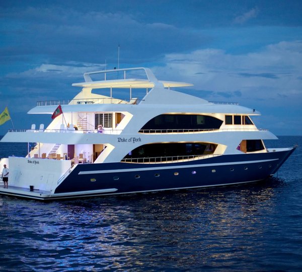 Motor Yacht DUKE OF YORK - Stern view