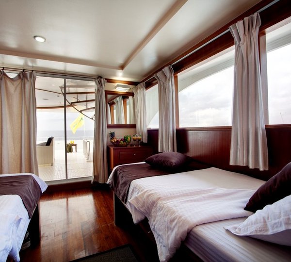 Motor Yacht DUKE OF YORK - Twin cabin upper