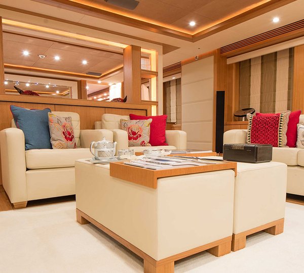 Motor Yacht EMOJI - 002