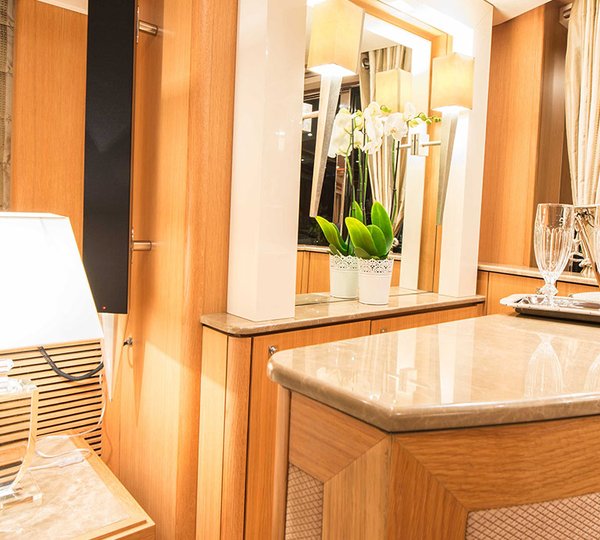 Motor Yacht EMOJI - 004