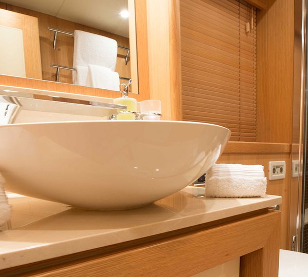 Motor Yacht EMOJI - 011