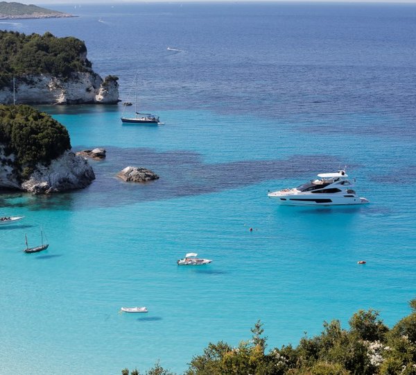 Motor Yacht FINEZZA - On Charter