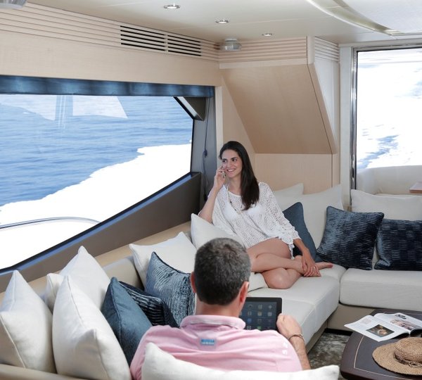 Motor Yacht FINEZZA - Salon Seating