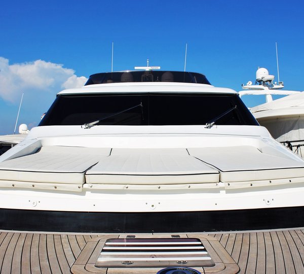 Motor Yacht HAPPY FEET - Foredeck sunpad