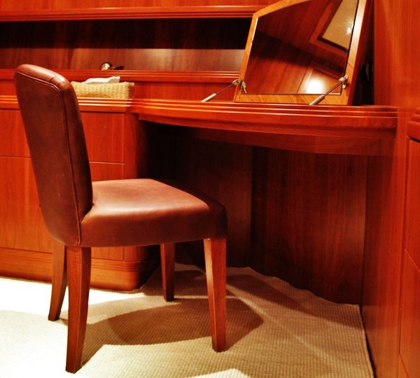 Motor Yacht HAPPY FEET - Master vanity