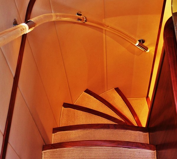 Motor Yacht HAPPY FEET - Steps to guests cabins