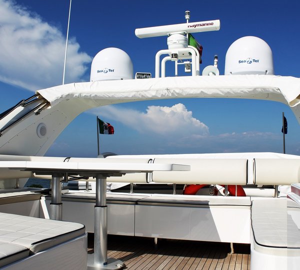 Motor Yacht HAPPY FEET - Sundeck