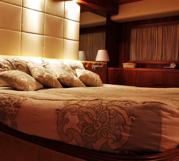 Motor Yacht HAPPY FEET - VIP cabin