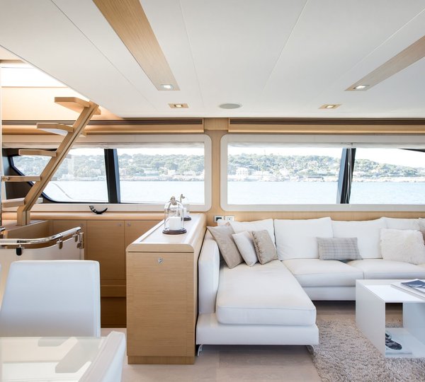 Motor Yacht IGELE - Salon view starboard