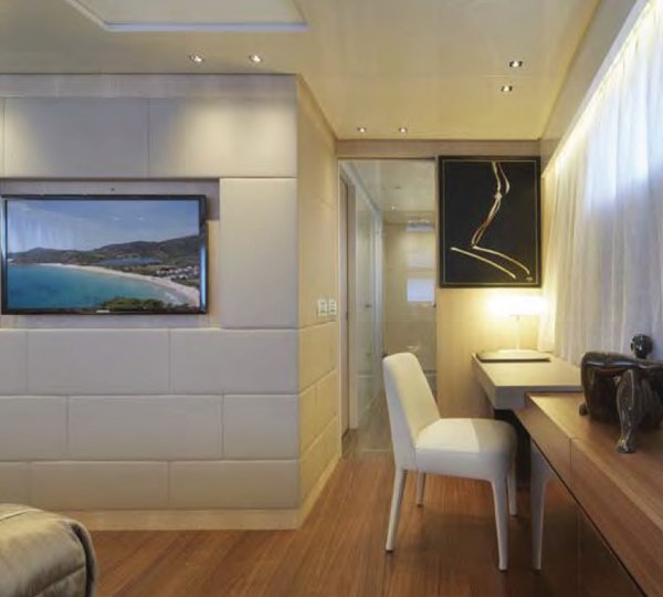 Motor Yacht INDIGO - Master vanity