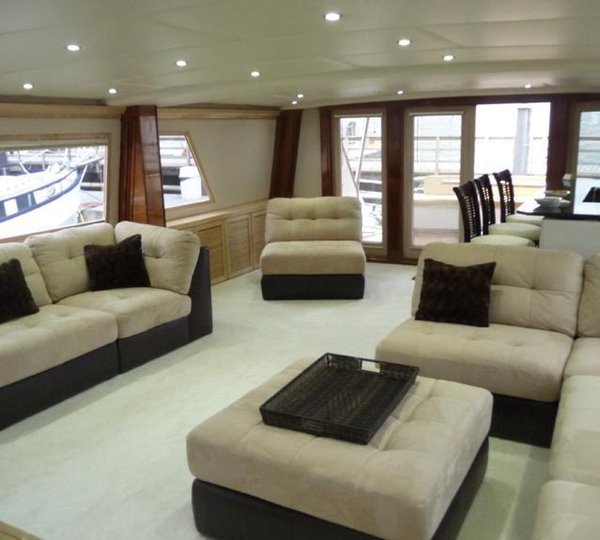 Motor Yacht JUSTINE - Main Salon looking Aft
