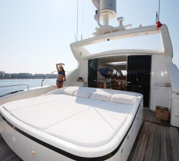 Motor Yacht LADY SPLASH - Aft deck sunpad