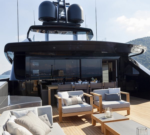 Motor Yacht Lucky Me - exterior living