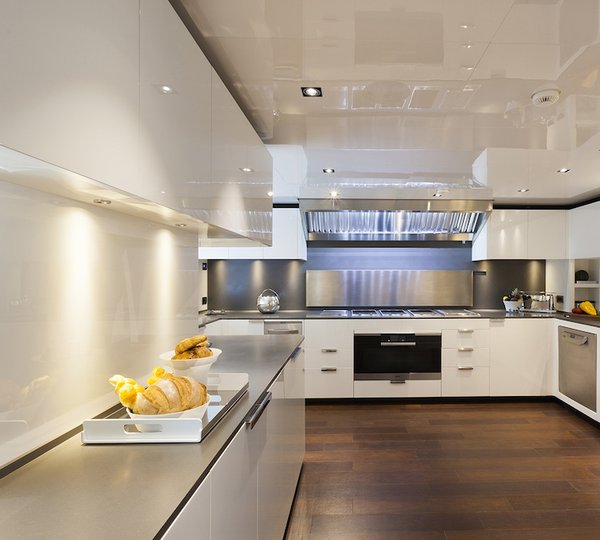 Motor Yacht Lucky Me - interior