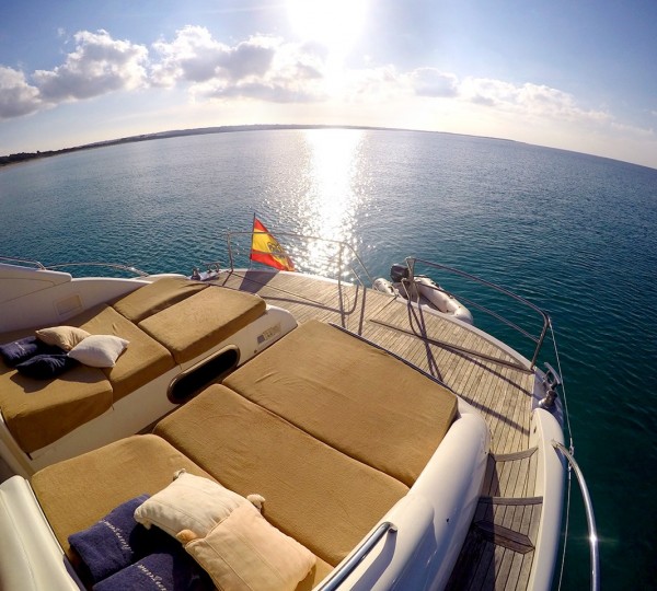 Motor Yacht MANZANA - Aft deck sunpads