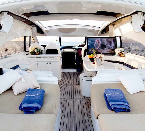 Motor Yacht MANZANA - Aft deck