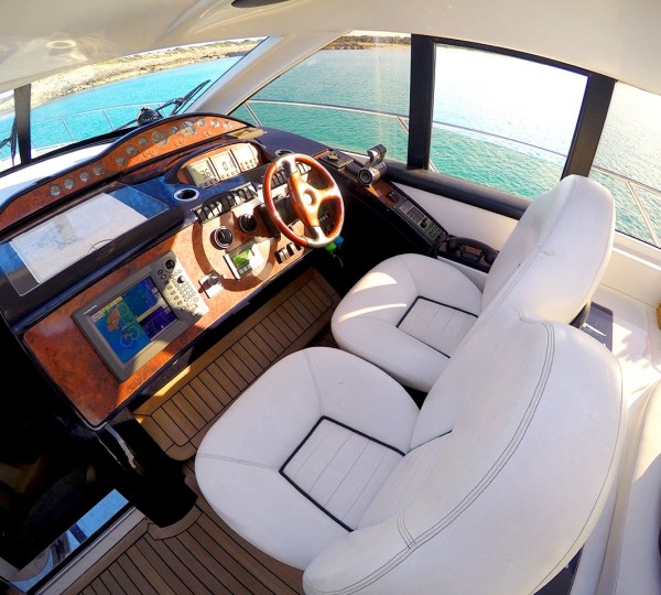 Motor Yacht MANZANA - Helm