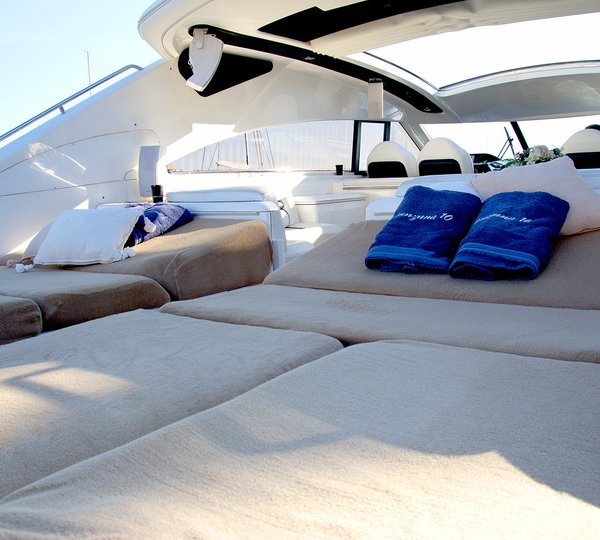 Motor Yacht MANZANA - Sunpads